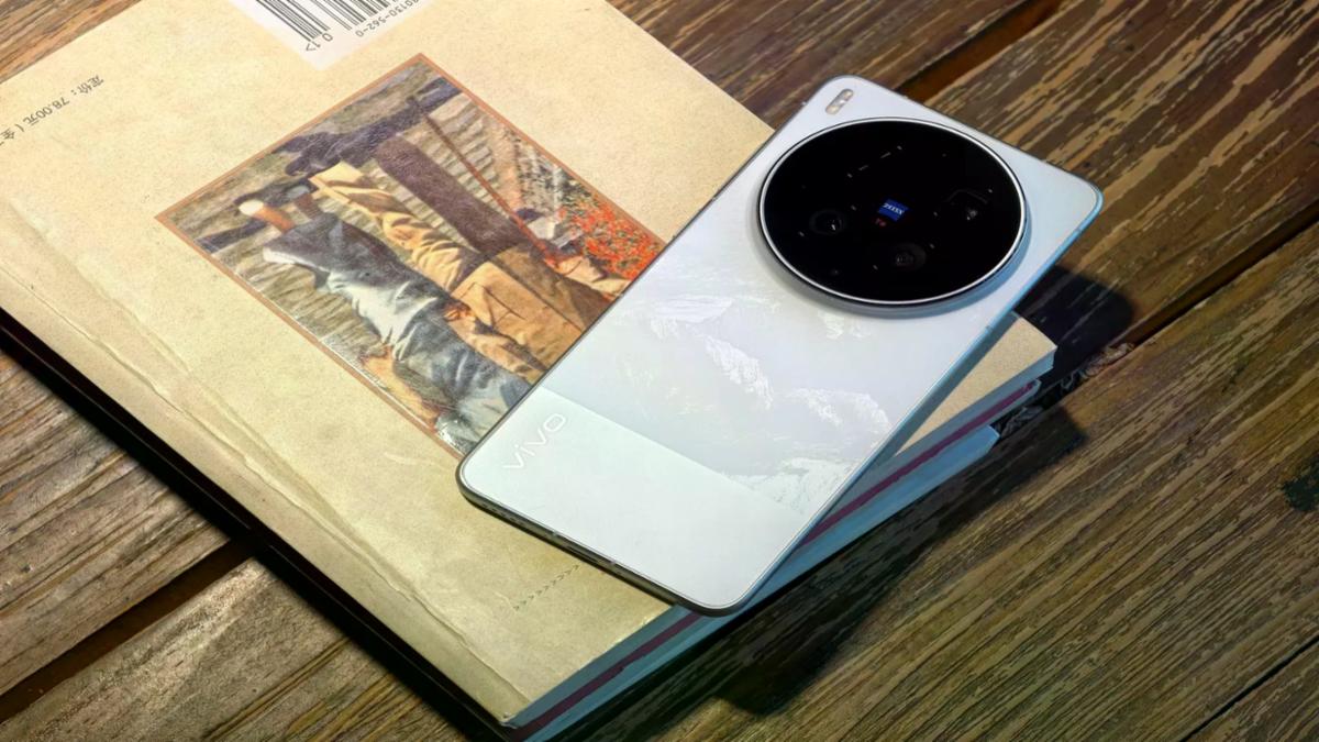 Vivo X300 Ultra: The Best Camera Phone Right Now Faces a Strong Challenger